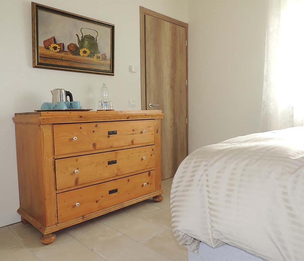 La Luce Delle Colline Bed & Breakfast Serravalle delle Langhe Exterior photo
