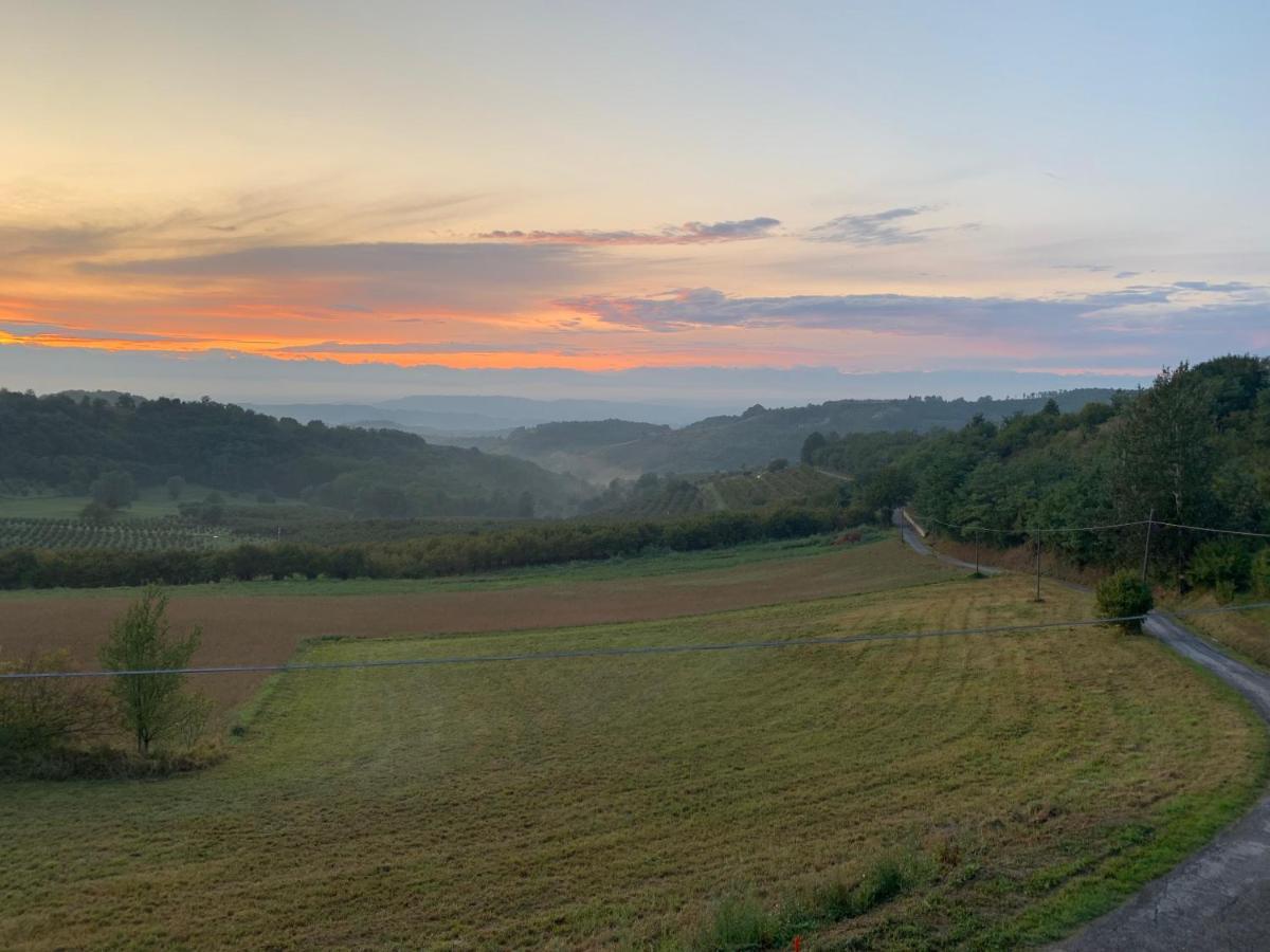 La Luce Delle Colline Bed & Breakfast Serravalle delle Langhe Exterior photo