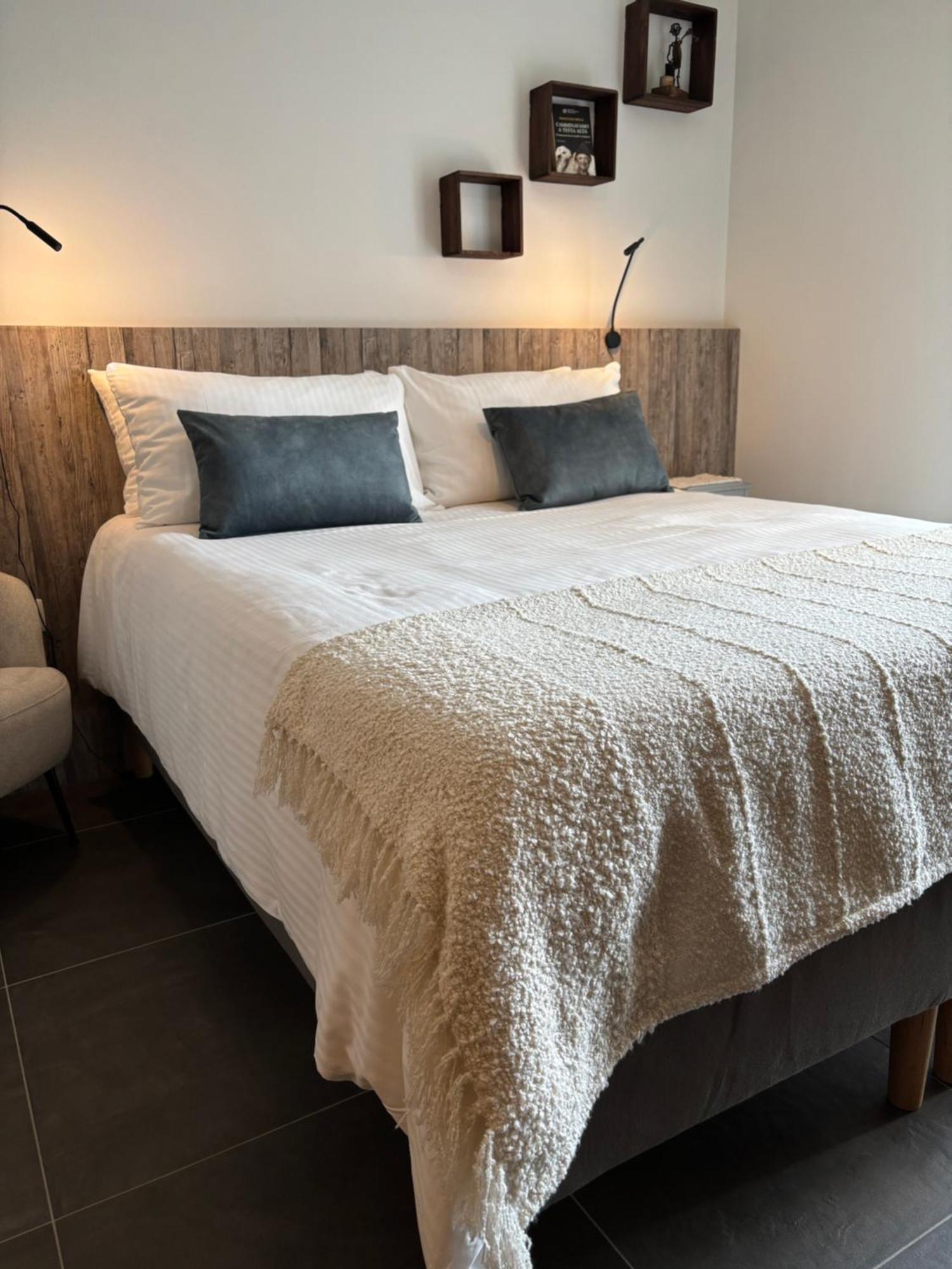 La Luce Delle Colline Bed & Breakfast Serravalle delle Langhe Exterior photo