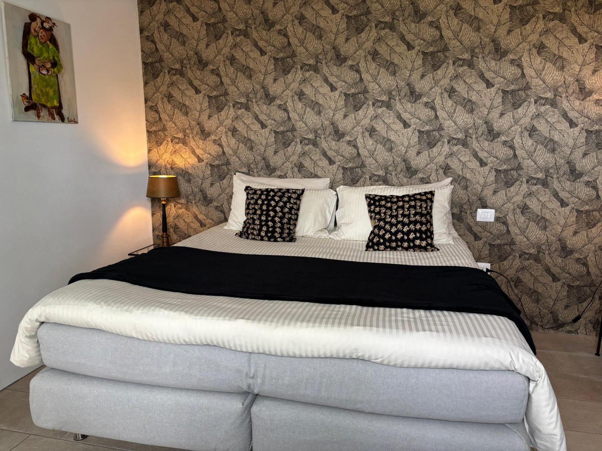 La Luce Delle Colline Bed & Breakfast Serravalle delle Langhe Exterior photo