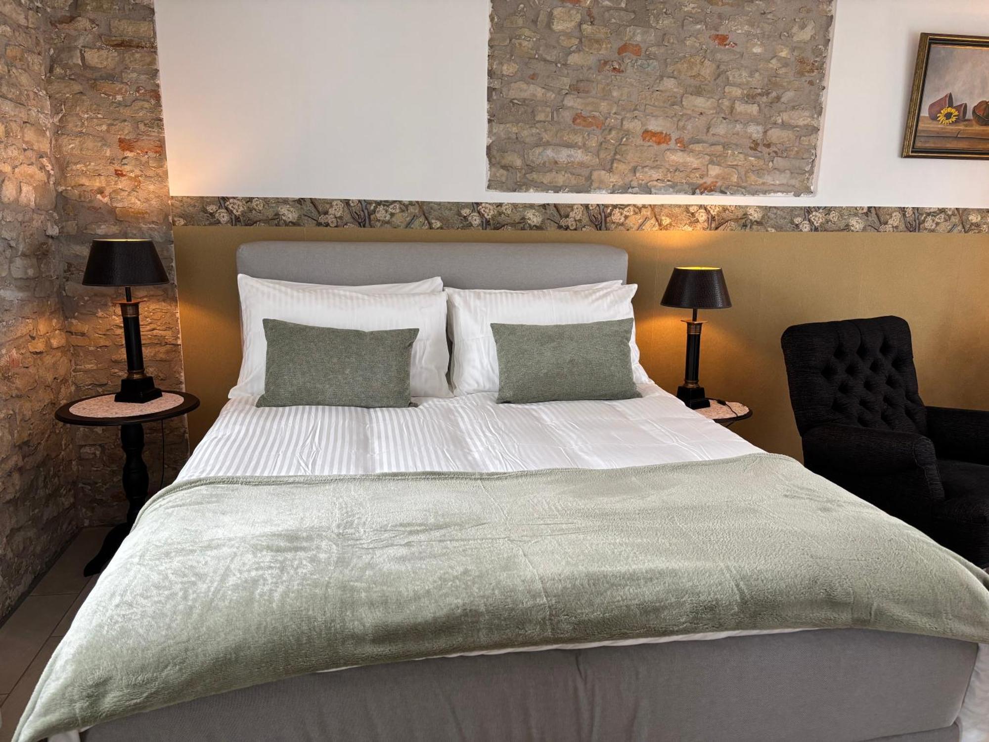 La Luce Delle Colline Bed & Breakfast Serravalle delle Langhe Exterior photo
