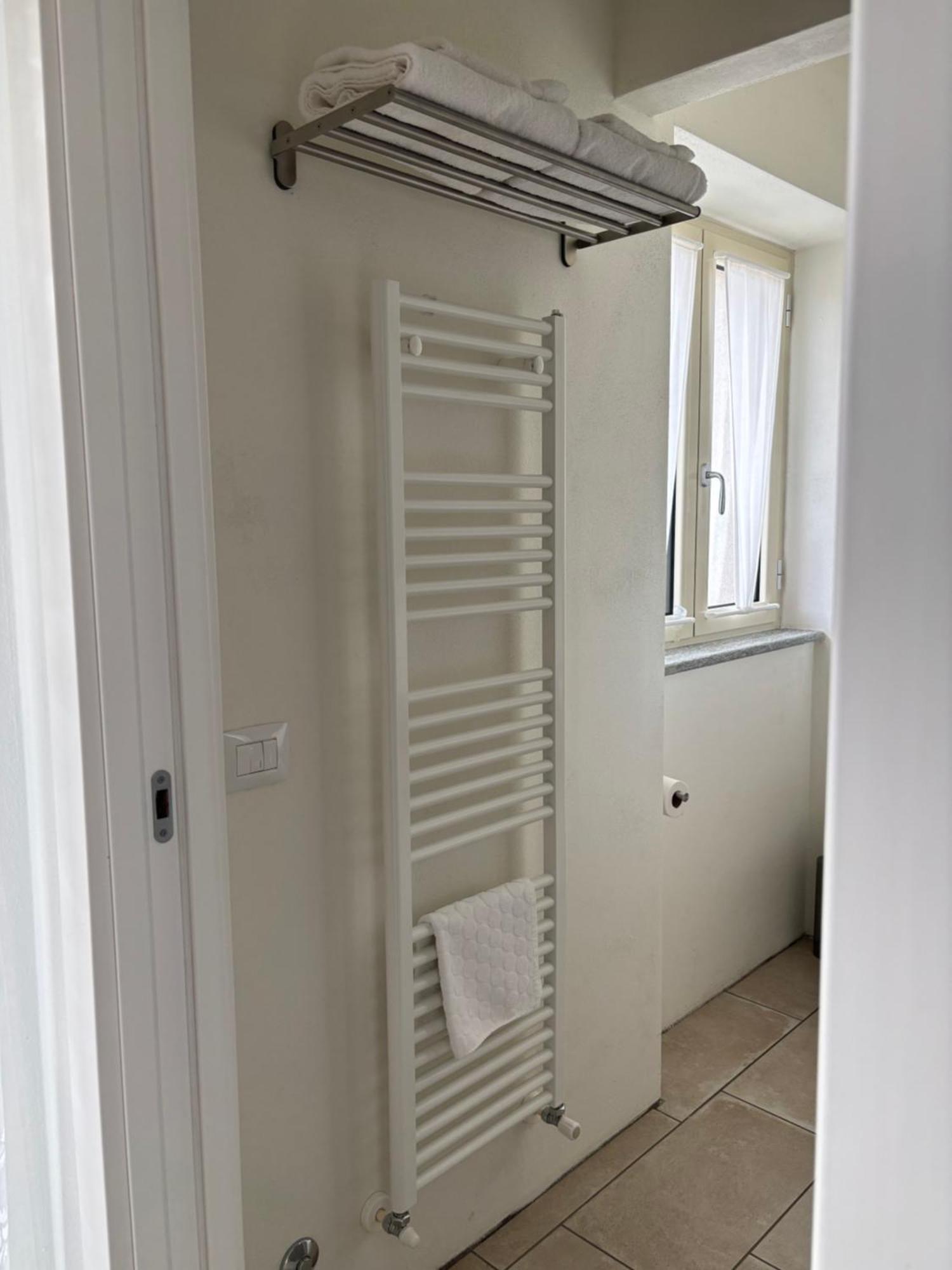 La Luce Delle Colline Bed & Breakfast Serravalle delle Langhe Exterior photo